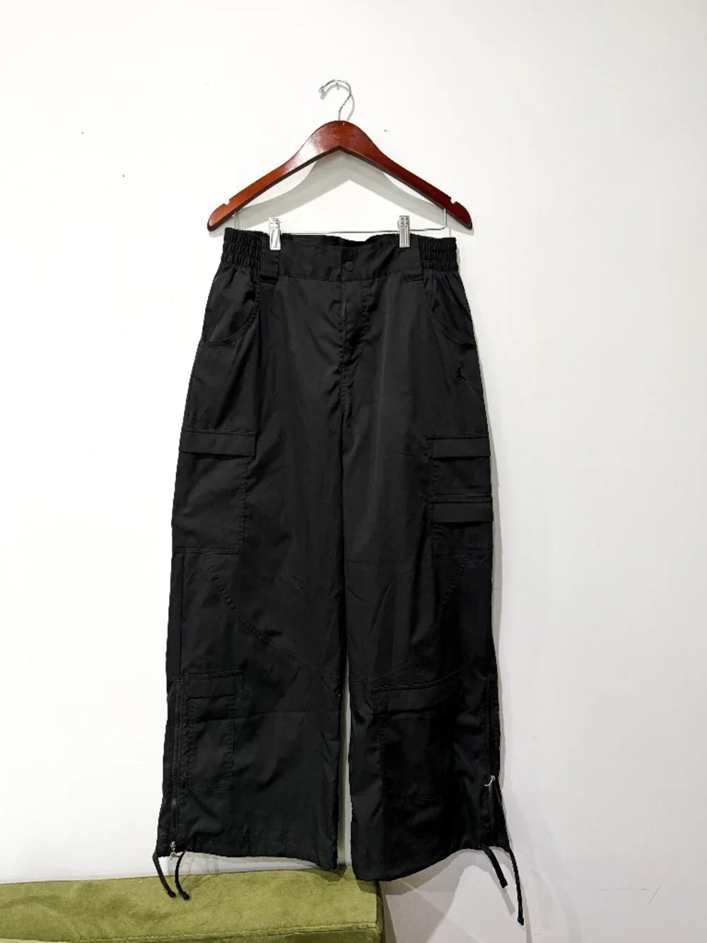 Jordan Women's Loose Fit Cargo Pants Black Size M